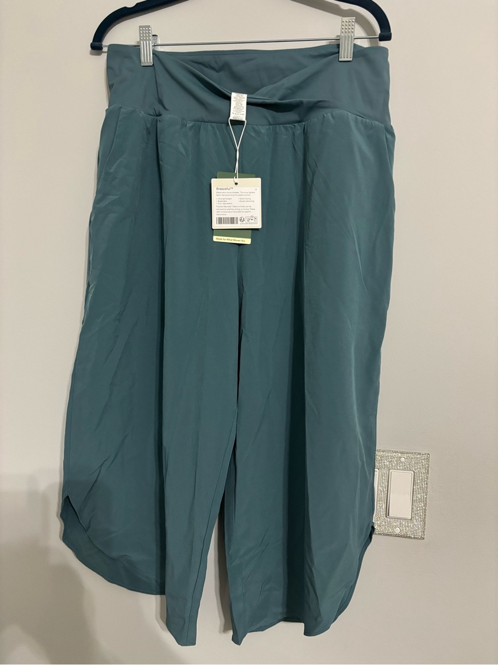 Halara Breezeful™ High Waisted Crossover Pocket Quick Dry Capri Pants